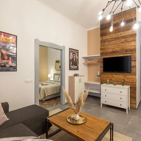 Quentin With Sauna Next To The New York Cafe Budapešť